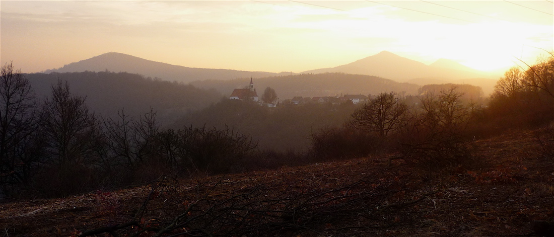 Kubačka, Kletečná, Milešovka, západ slunce.