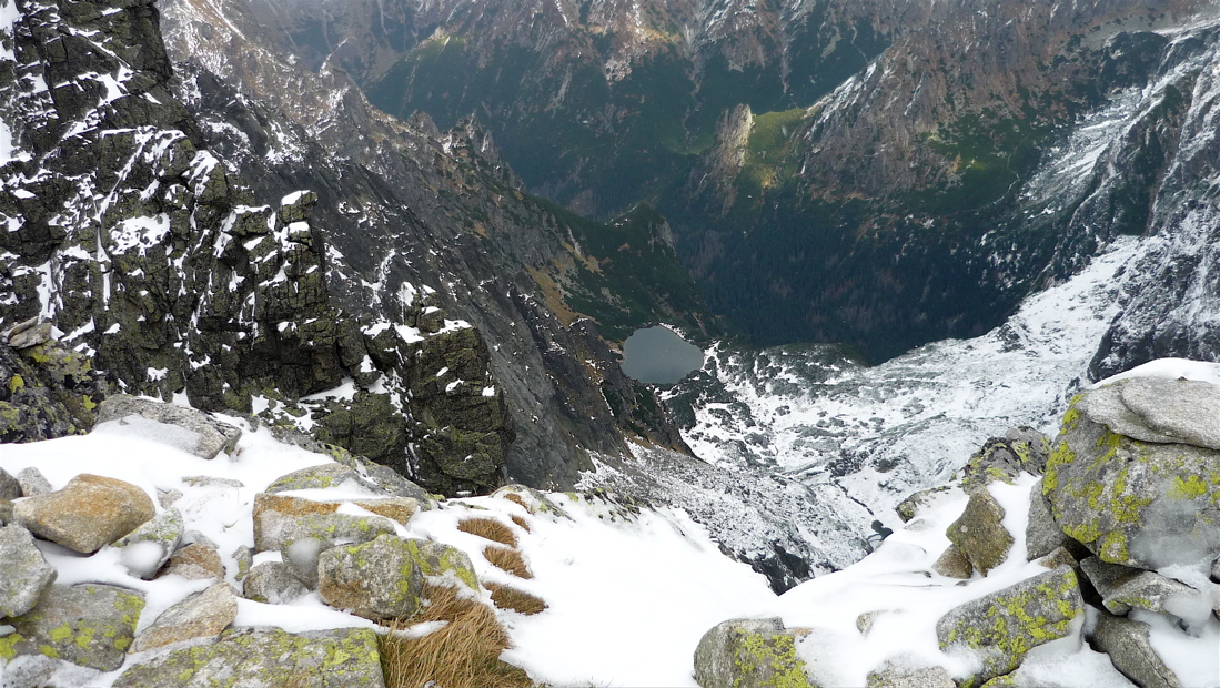 Ťažké pleso (1612 m) na dně v Ťažké dolině.