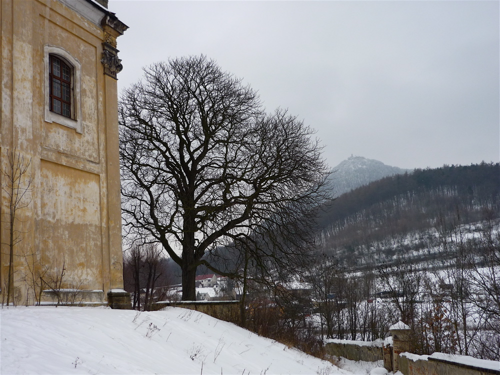 Od milešovského kostela.