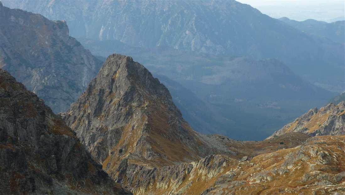 Hrubá veža (2086 m) mezi Litvorovou kotlinou a Svišťovou dolinou
