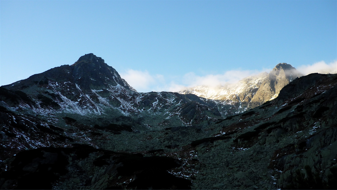 Sousední Mengusovský Volovec (2227 m) a Volia veža.