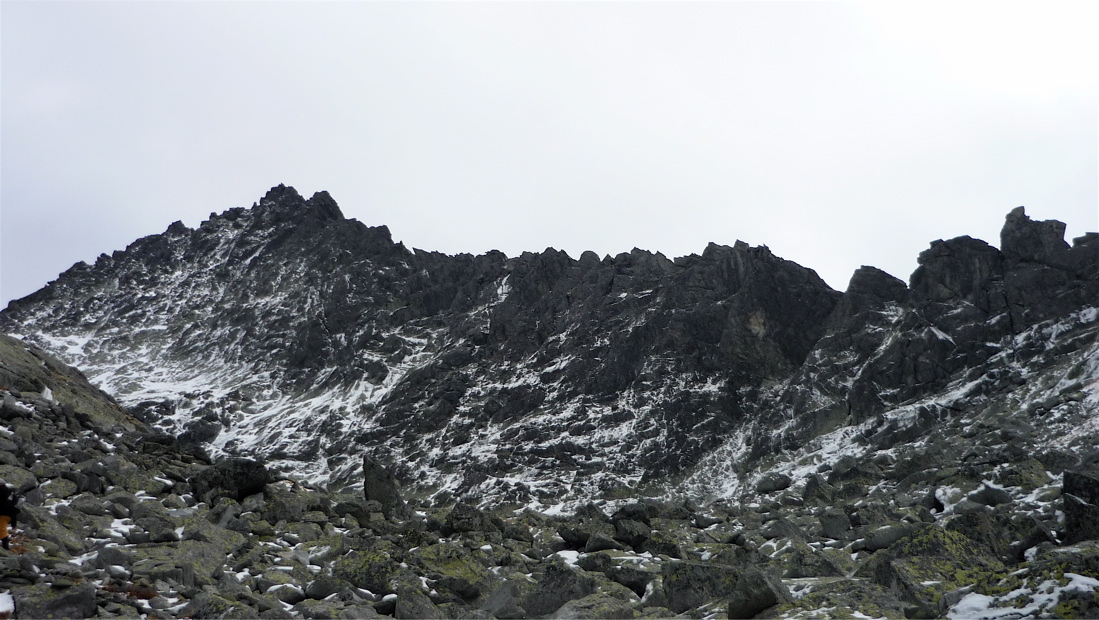 Ťažký štít (2520 m) a Dračí pazúry.