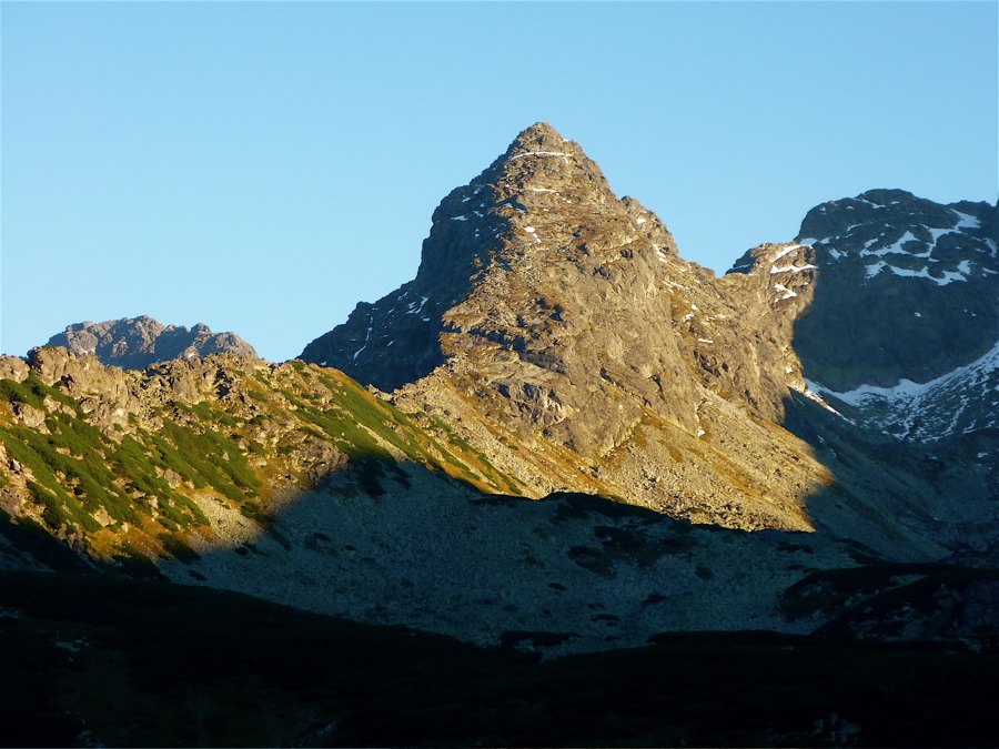 Kościelec (2158 m) na polské straně nad chatou Murowaniec.
