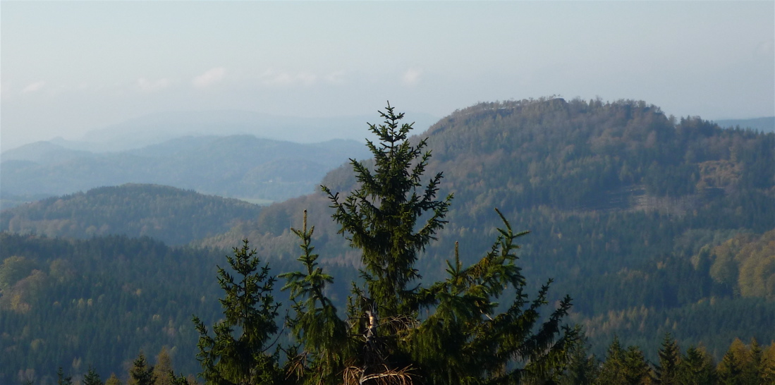 Malý Stožec (659 m), pro svůj tvar připomínající tvář Obličejová hora zvaný.