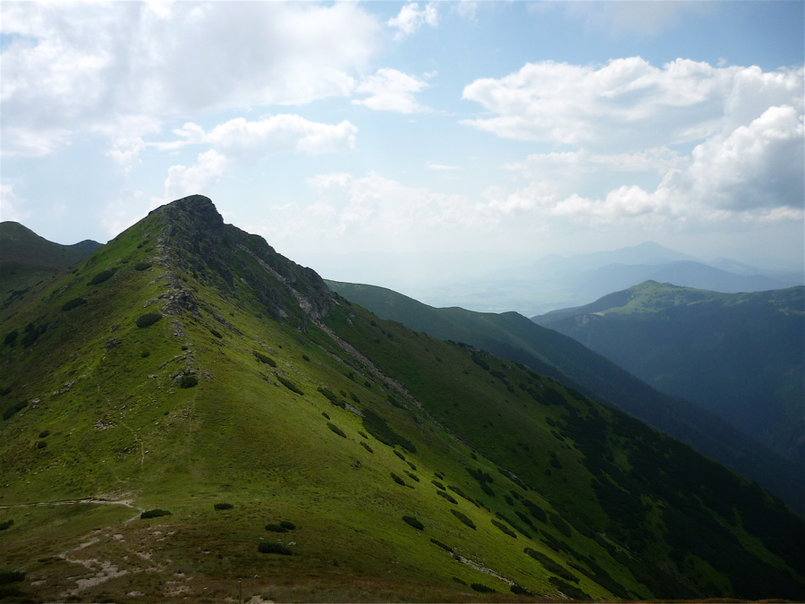 Jalovská kopa (1937 m), na obzoru Velký Choč