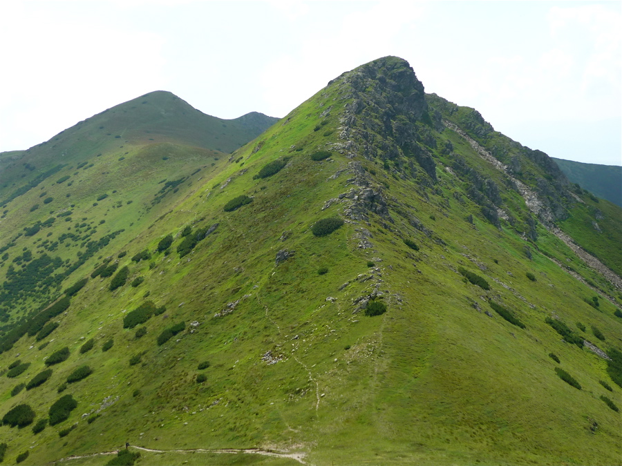 Jalovská kopa, v pozadí na hřebeni Ráztoka (1947 m)