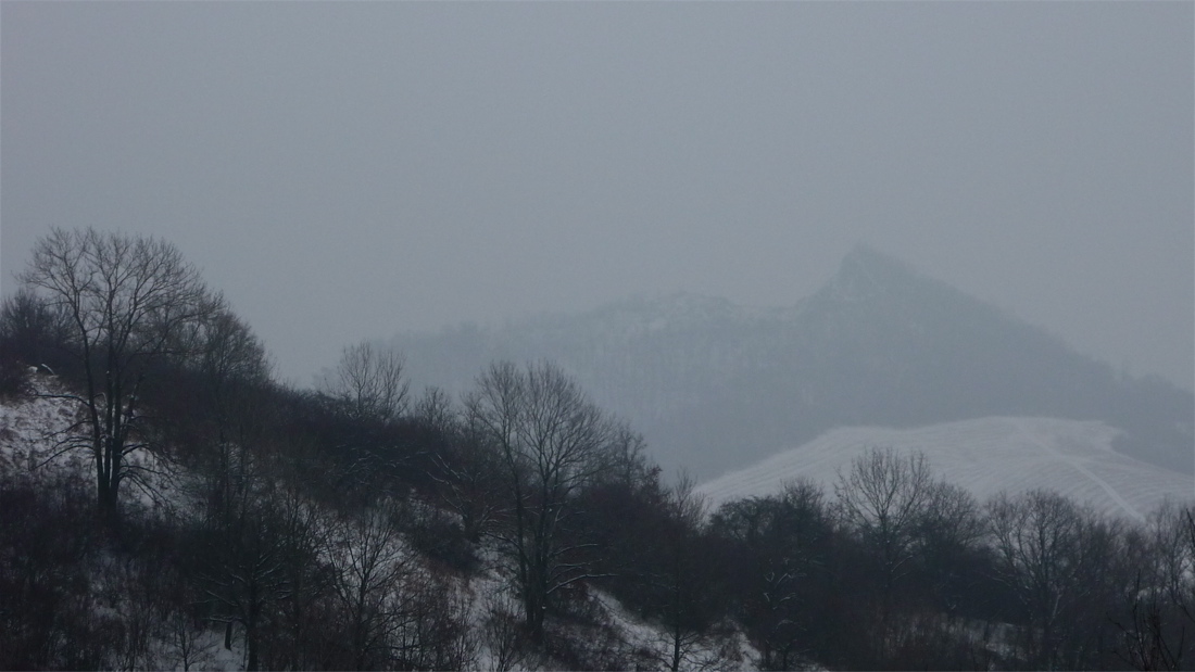Silueta "velehory" Vršetína od severu, zpoza Třešňovky.