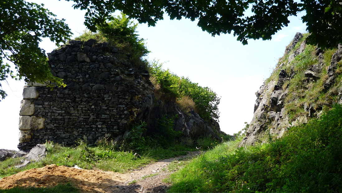 Zřícenina hradu Blansko (545 m).