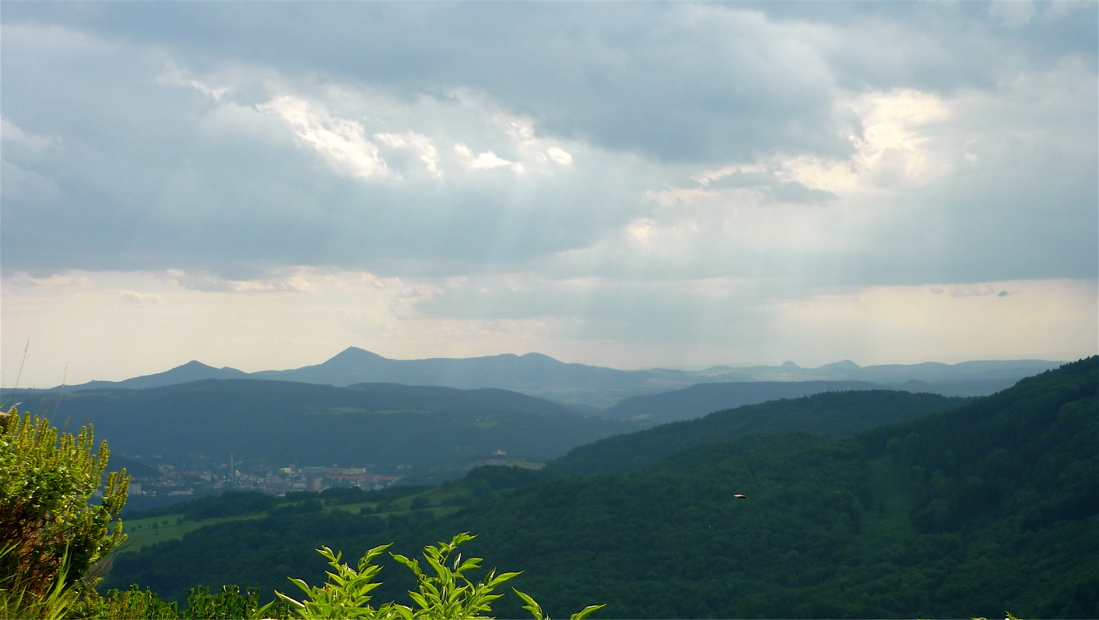 Panorama od Kletečné po Zlatník.