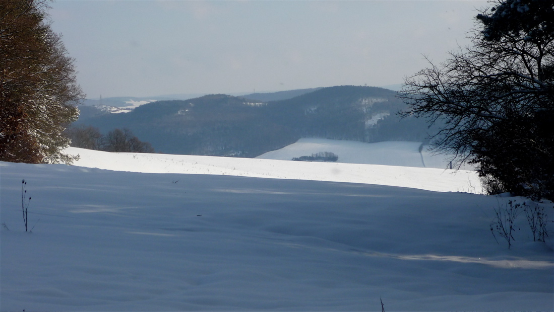 Světlo a stín někde nad Zdicemi.