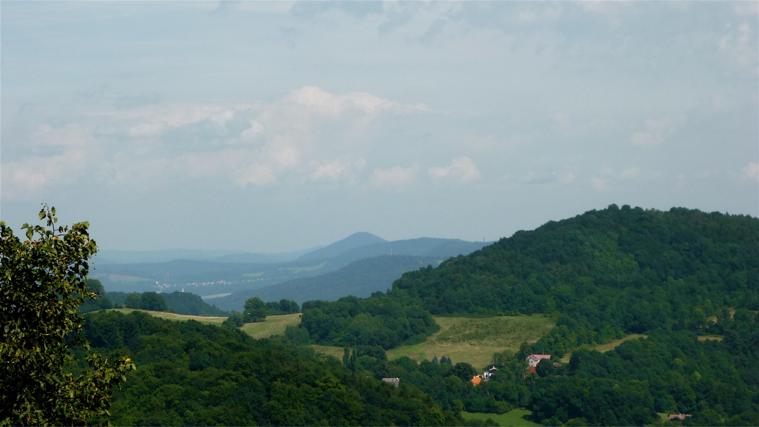 Na obzoru Růžovský vrch.