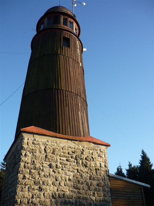 Rozhledna na Blatenském vrchu (1043 m) pochází z r. 1913.