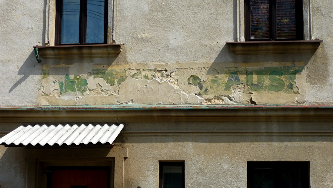 Bývalý gasthaus v Mírkově.