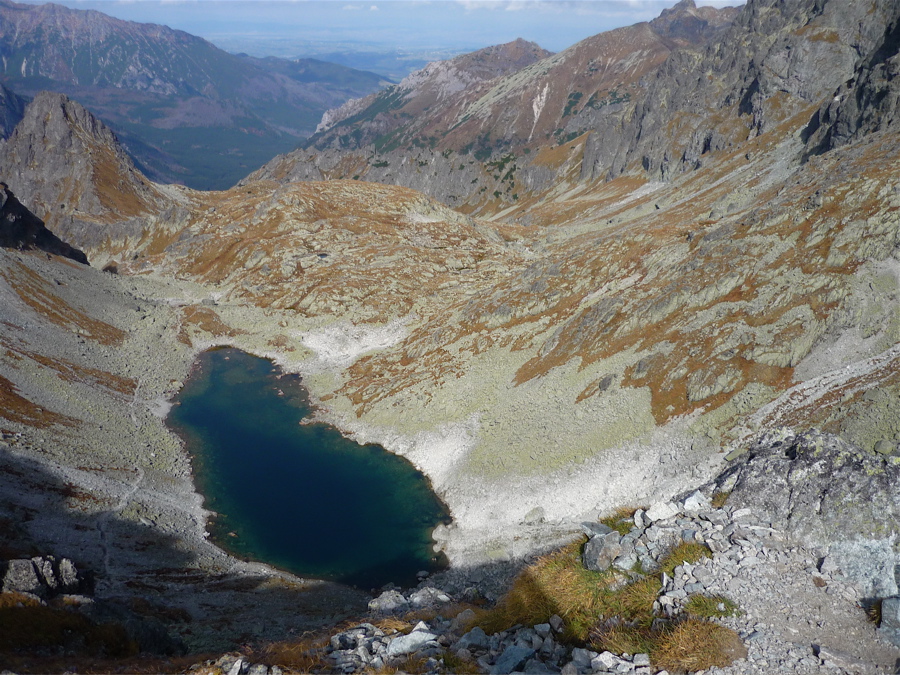 Zamrznuté pleso v Litvorové dolině, na severní straně hřebene