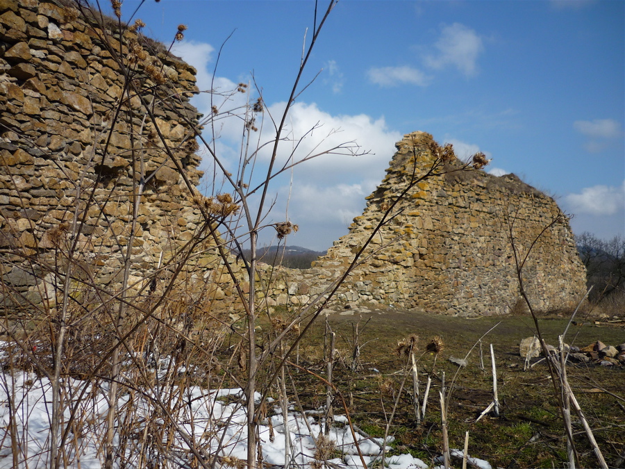 Od r. 1532 je hrad označován za pustý. Skoro půl milénia...