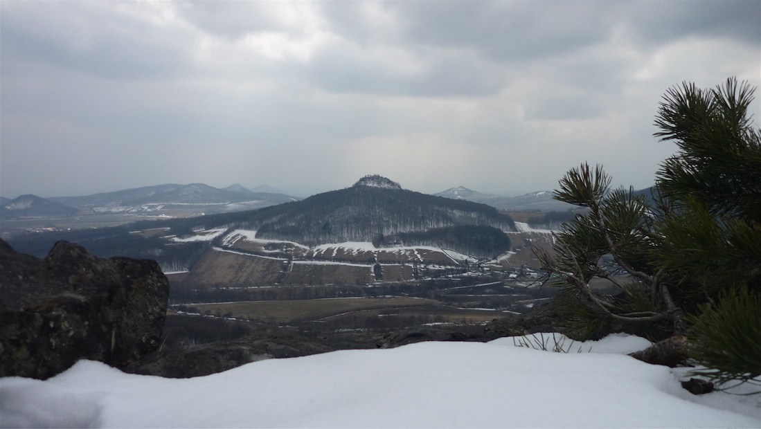 Boreč, Sutomský vrch, Košťálov, Hazmburk, Ostrý, Vršetín, Kuzov.