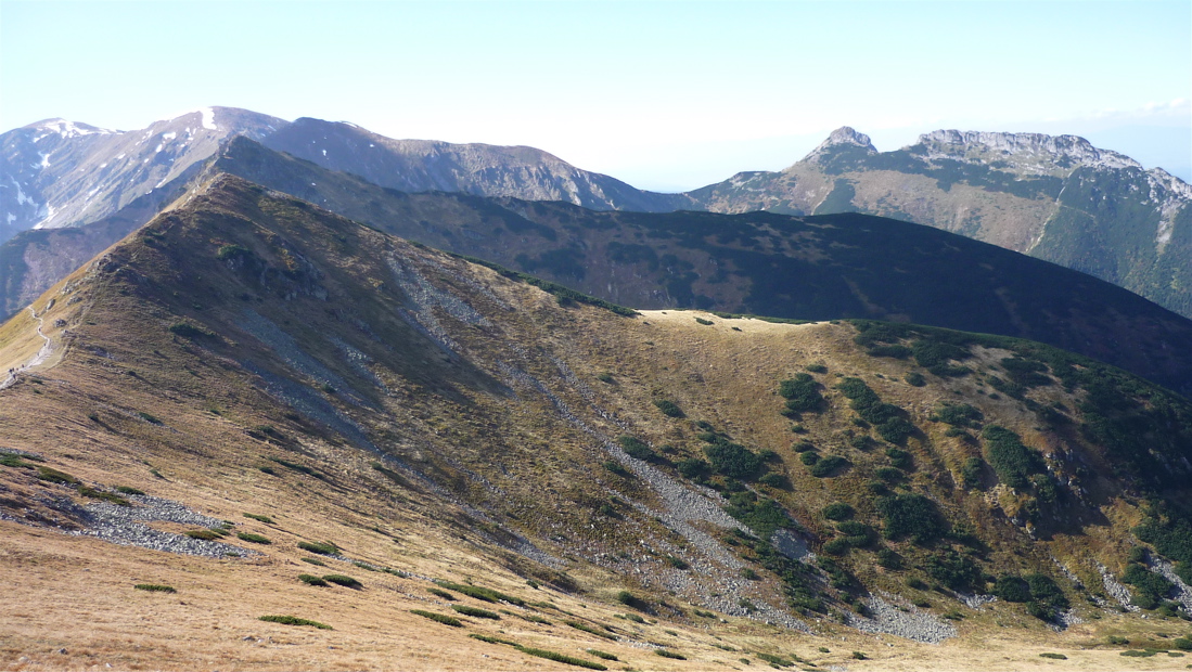 Červené vrchy a Giewont z Kasprova vrchu.