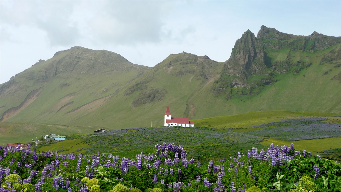 Vík, nejjižnější městečko Islandu, pouhých 291 obyvatel...