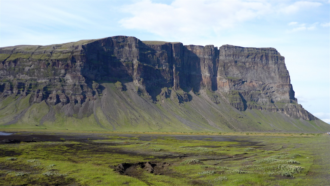 Lómagnúpur (767 m).
