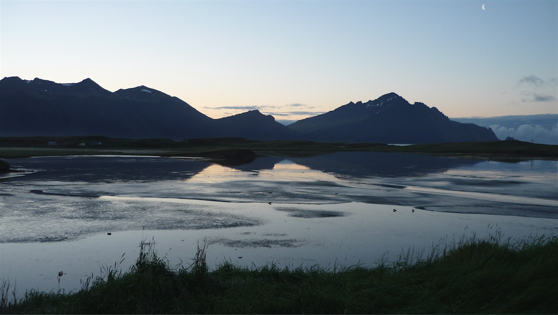 Höfn, cíp zátoky Skardsfjördur, odliv (asi).