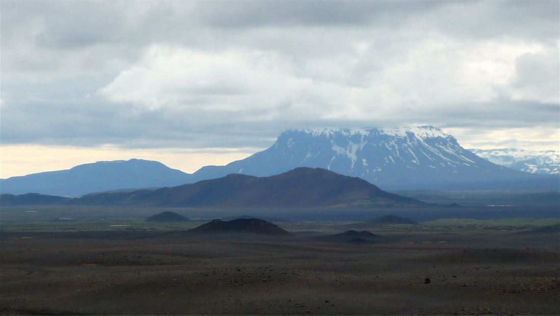 Islandská krasavice Herdubreid (1682 m).