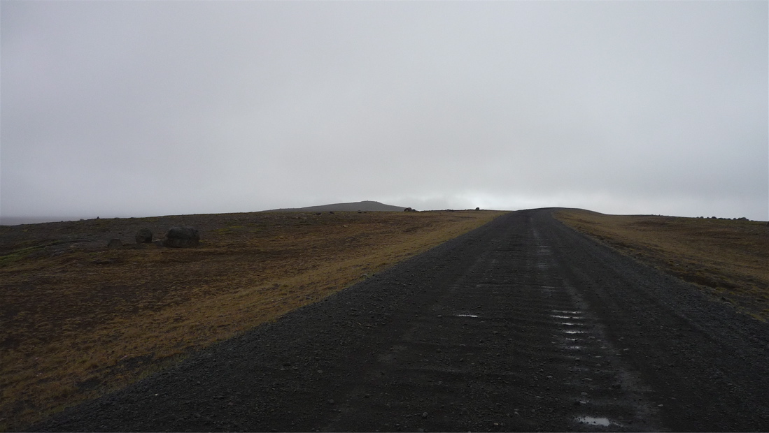 Brzy ale odbočujeme z Ring road do vnitrozemí: planina Kjölur.