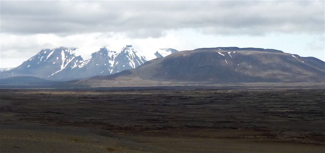 Hrútfell (1396 m) a Kjalfell (1000 m).