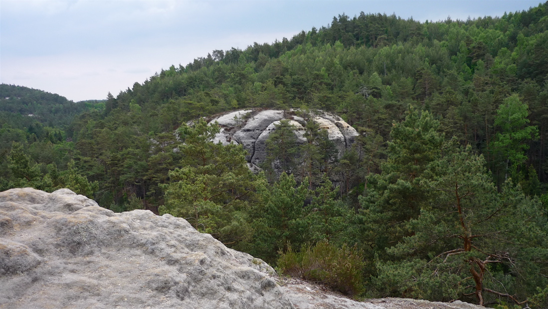 Na blízkém Stříbrném vrchu (440 m).