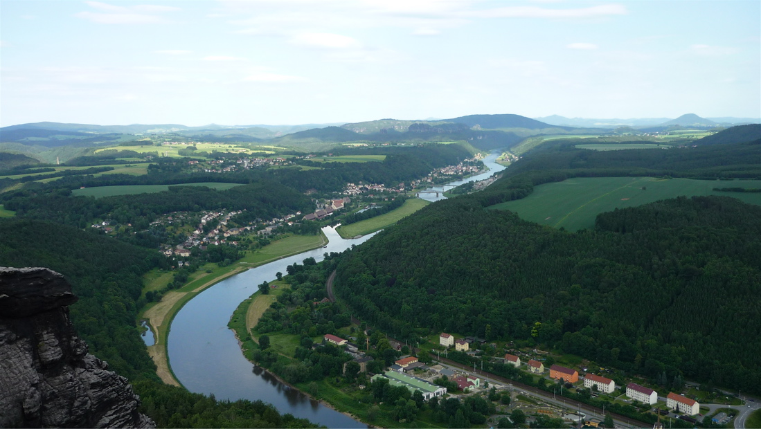 Pohled přes Bad Schandau do Čech.