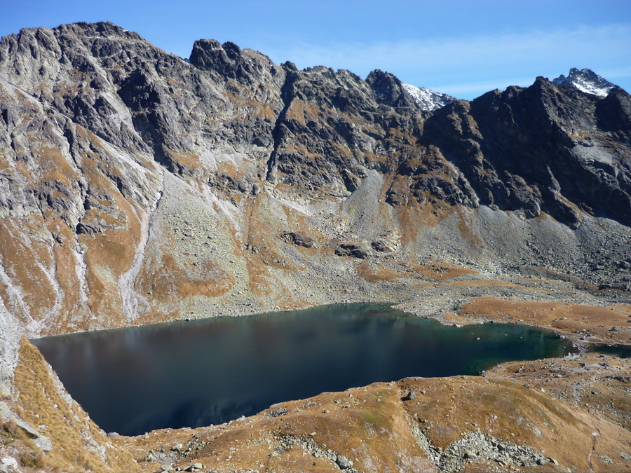 Veľké Hincovo pleso, odsud připomíná křišťálové fotbalové hřiště.