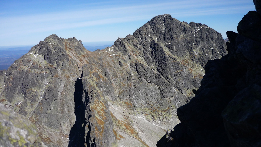 Čubrina (2376 m) a Veľký Mengusovský štít (2438 m).