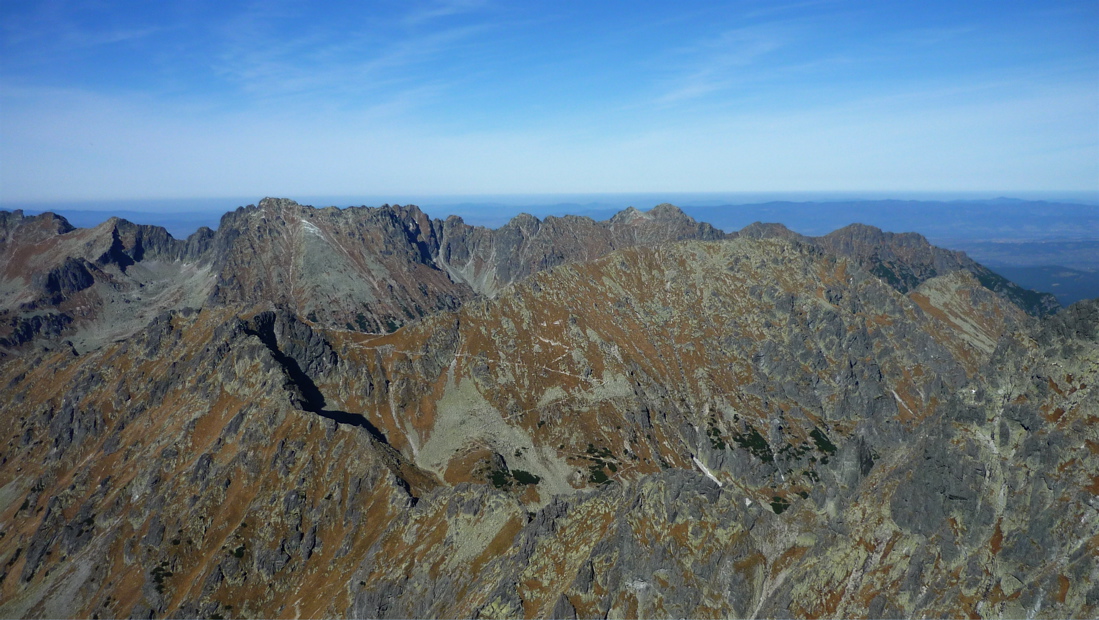 Vpředu Siglasowy Wierch (2172 m) a hřeben Miedziane.
