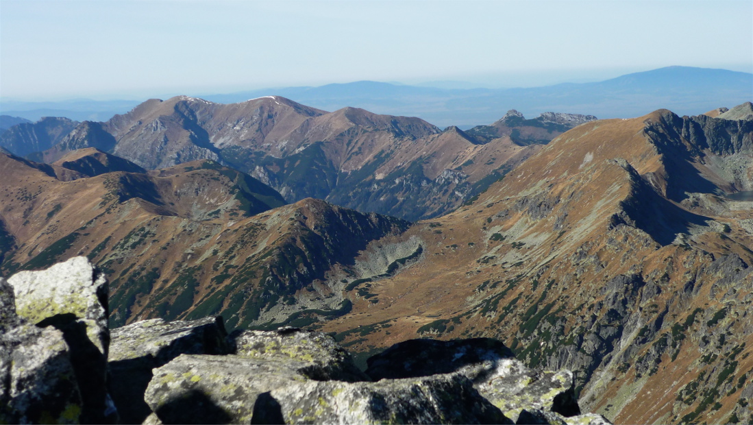 Červené vrchy a Giewont z Kôprovského štítu.