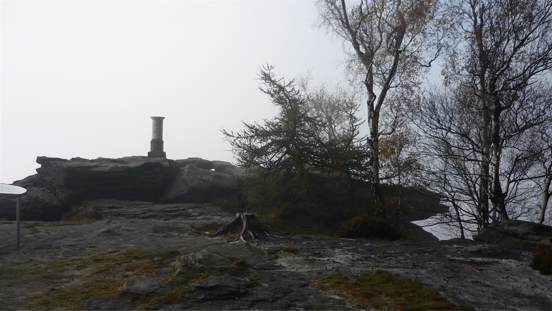 Großer Zschirnstein (562 m), nejvyšší vrch Saského Švýcarska.