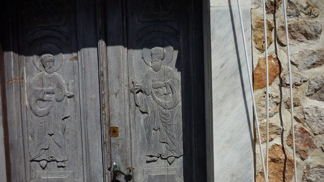 Dveře kostela nad Pyrgem.