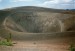 Kráter na vrcholu Cinder Cone. Vypadá to tu jako v nějakém parku...