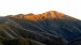 Mount Feathertop se koupe v ranním slunci.