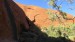 Okružní pěší cesta kolem Uluru začíná.
