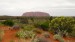 Tali, písečná duna, a Uluru od západu od Kata Tjuta.